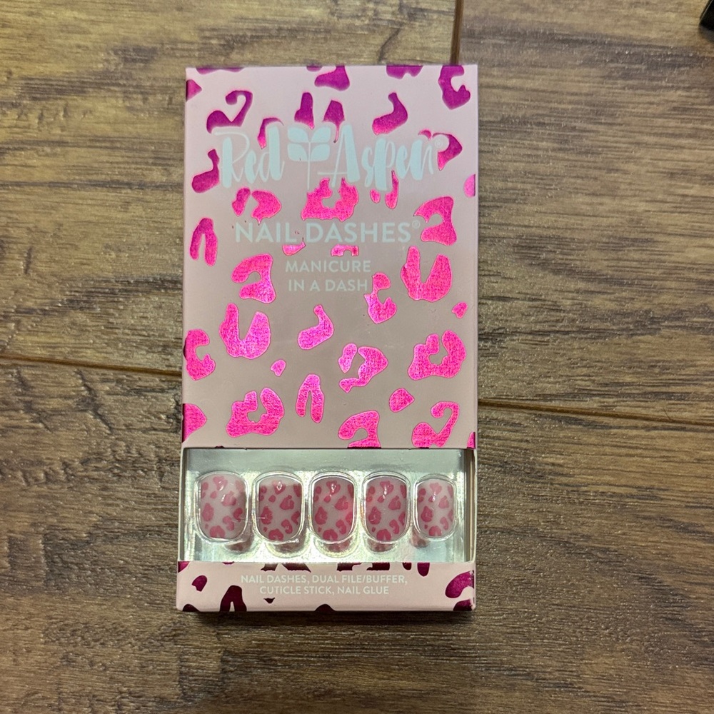 Pink Leopard Nail Dashes
